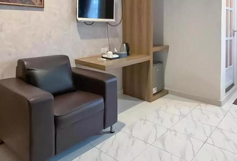 ホテル Reddoorz Syariah @ Jl D I Panjaitan Batu 7 Tanjung Pinang