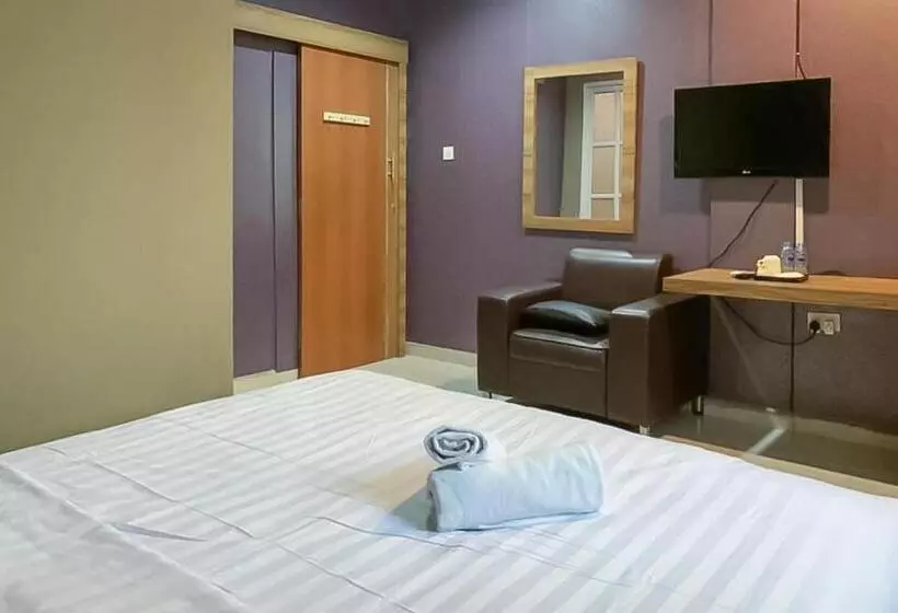 ホテル Reddoorz Syariah @ Jl D I Panjaitan Batu 7 Tanjung Pinang