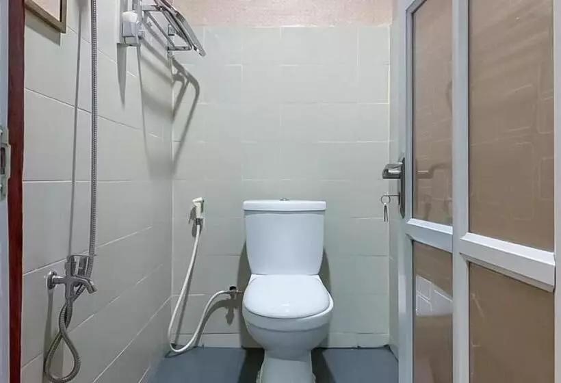 ホテル Reddoorz Syariah @ Jl D I Panjaitan Batu 7 Tanjung Pinang