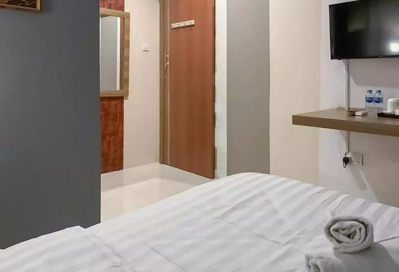ホテル Reddoorz Syariah @ Jl D I Panjaitan Batu 7 Tanjung Pinang