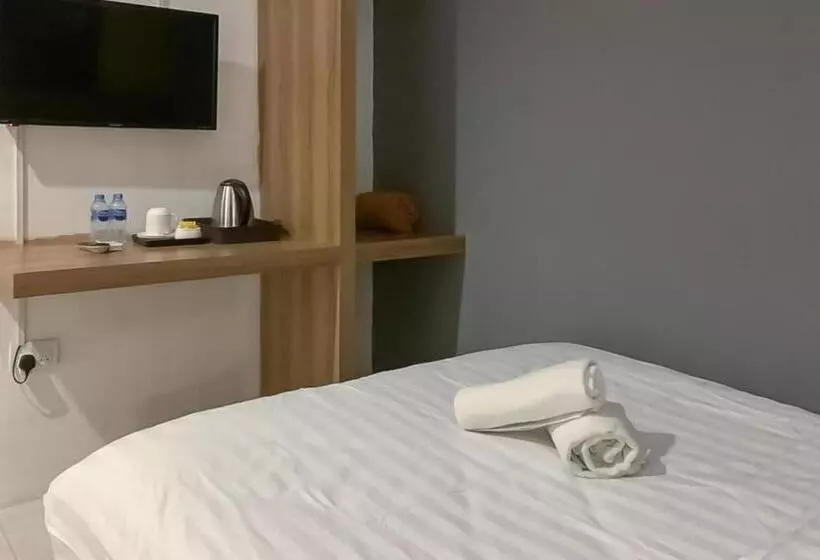 ホテル Reddoorz Syariah @ Jl D I Panjaitan Batu 7 Tanjung Pinang