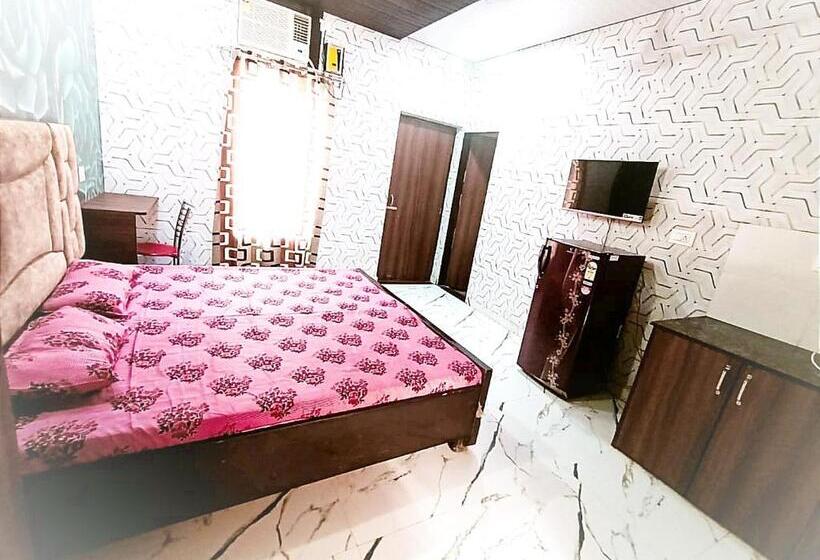 Отель Welcome Brothers Homestays    Lpu Law Gate    For Family, Couples, Parents, Students