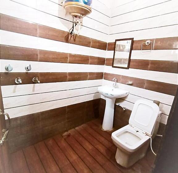 Отель Welcome Brothers Homestays    Lpu Law Gate    For Family, Couples, Parents, Students