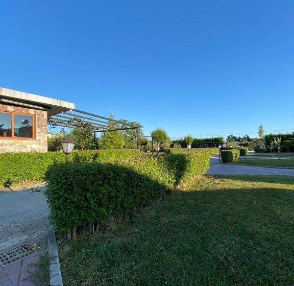 پانسیون Guesthouses Gjokazaj Tale Beachfront