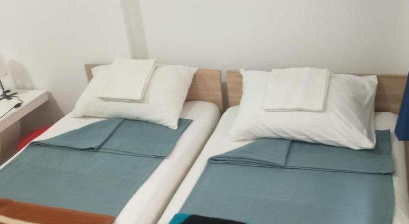 هاستل Airport Md Rooms 2