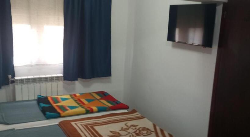 هاستل Airport Md Rooms 2