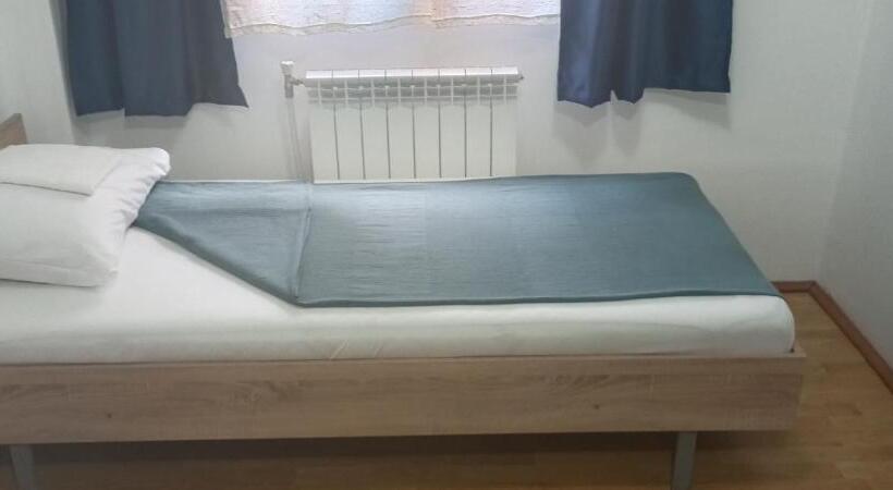 هاستل Airport Md Rooms 2