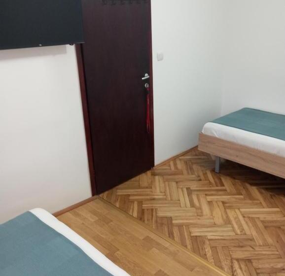 هاستل Airport Md Rooms 2