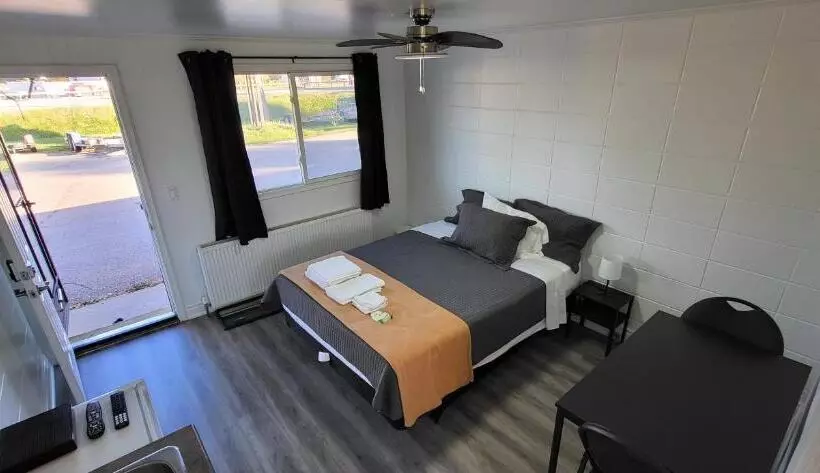 Retkeilymaja Happyland Inn