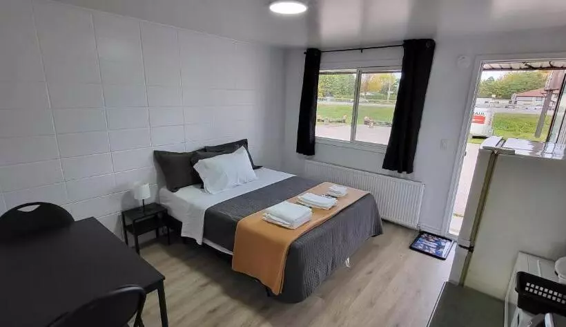 Retkeilymaja Happyland Inn