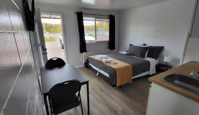 Retkeilymaja Happyland Inn