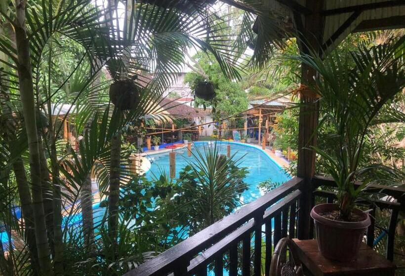 Big Apple Dive Resort