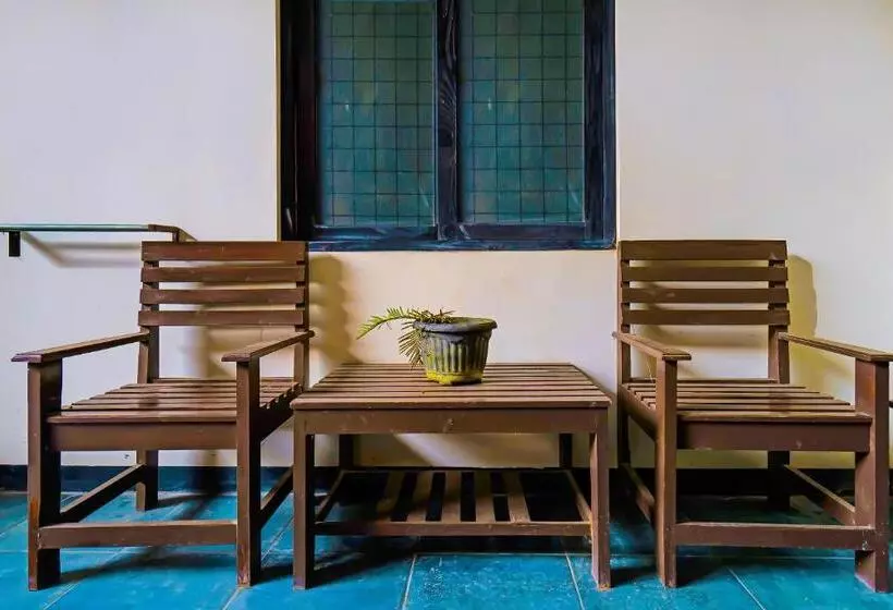 Hotelli Oyo Life 92641 Guest House Palinggihan Ii
