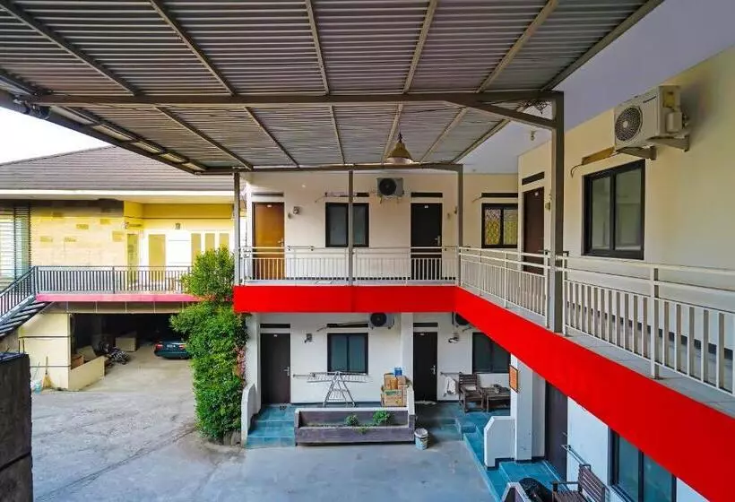 Hotelli Oyo Life 92641 Guest House Palinggihan Ii