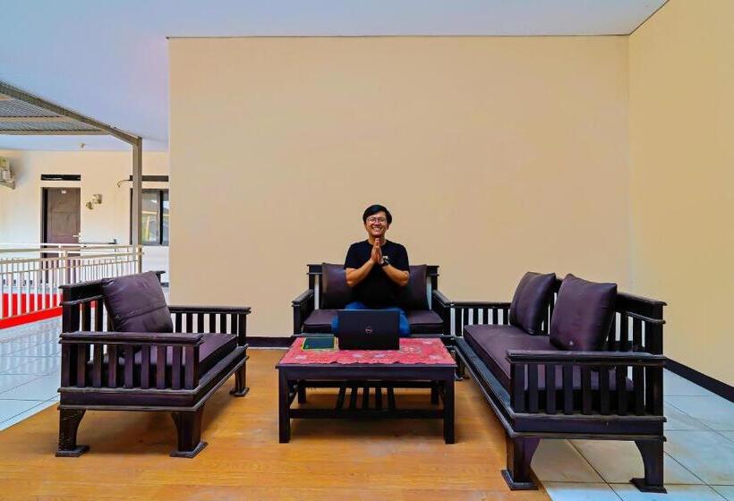 Hotel Oyo Life 92641 Guest House Palinggihan Ii