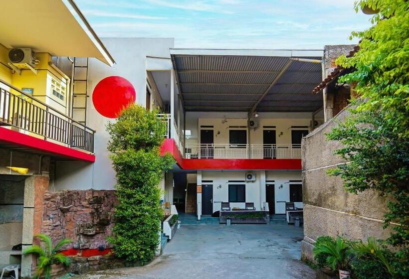 Hotel Oyo Life 92641 Guest House Palinggihan Ii