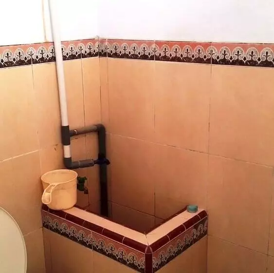 Hotelli Spot On 93014 Griya Nautika Sukodono