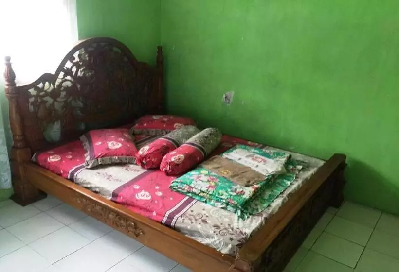 Hotelli Spot On 93014 Griya Nautika Sukodono