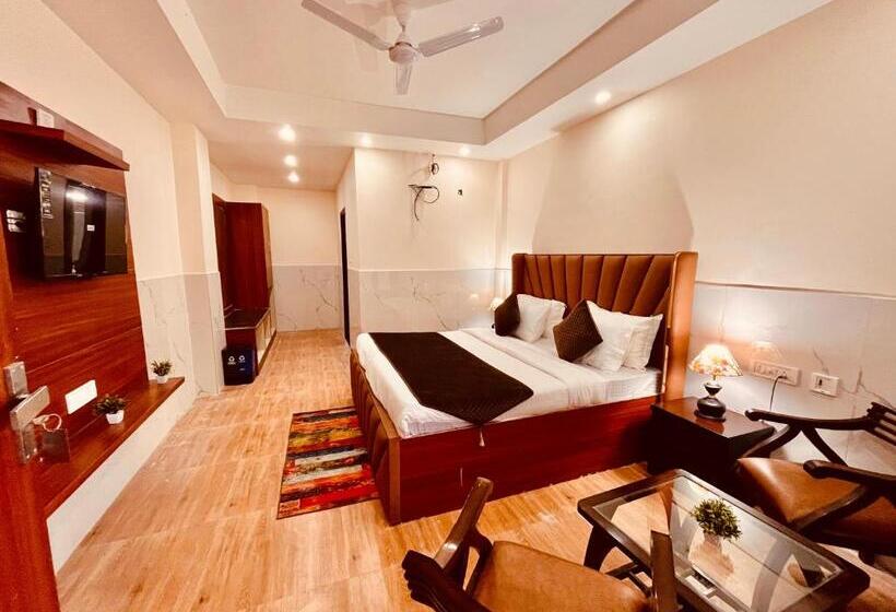 Отель The River Grand, Mussoorie