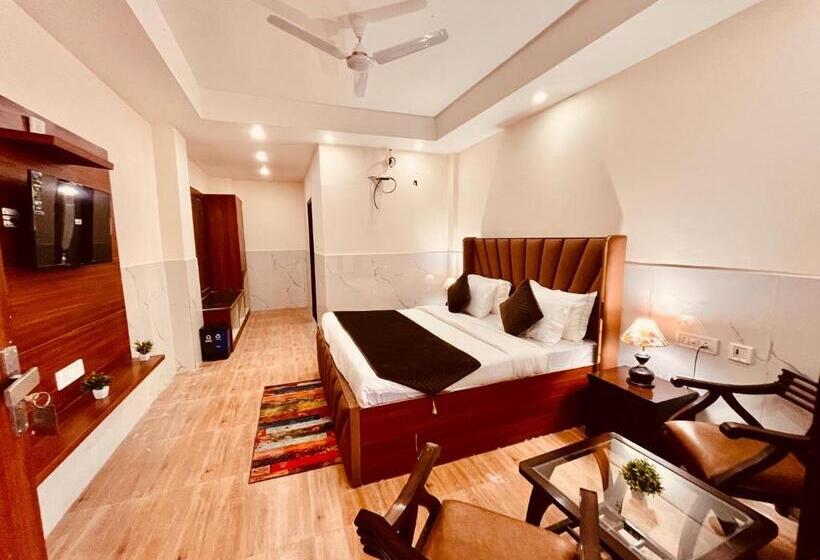 Отель The River Grand, Mussoorie