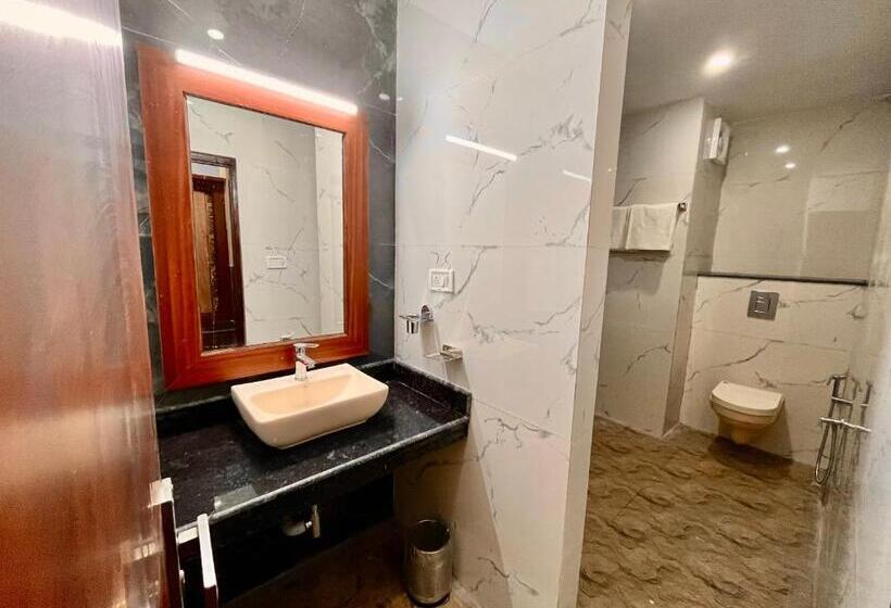 Отель The River Grand, Mussoorie