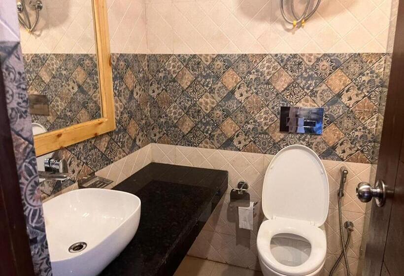 Отель The River Grand, Mussoorie