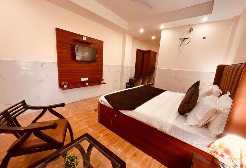 Отель The River Grand, Mussoorie