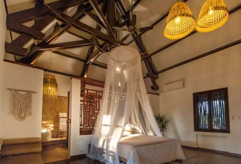 Hotelli Through The Looking Glass Wellness Retreat Resort