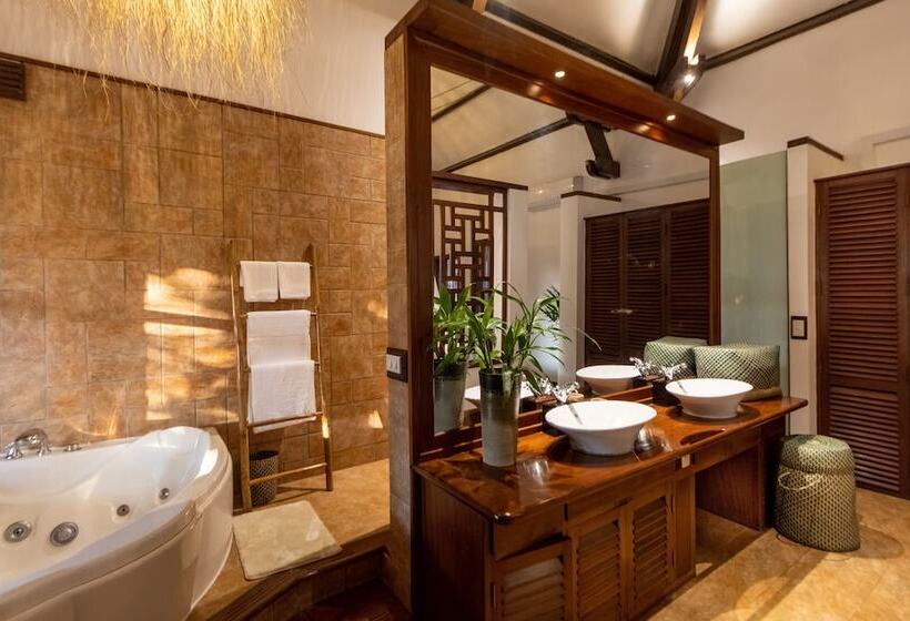 فندق Through The Looking Glass Wellness Retreat Resort