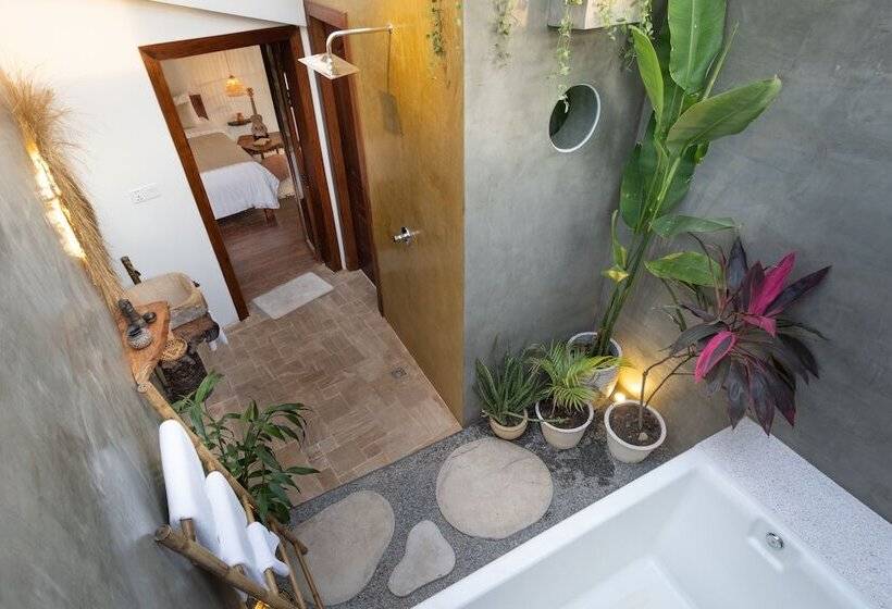 فندق Through The Looking Glass Wellness Retreat Resort