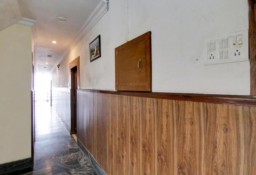 Hotel Varuni  On Mall Road, Mcleod Ganj, Dharamshala