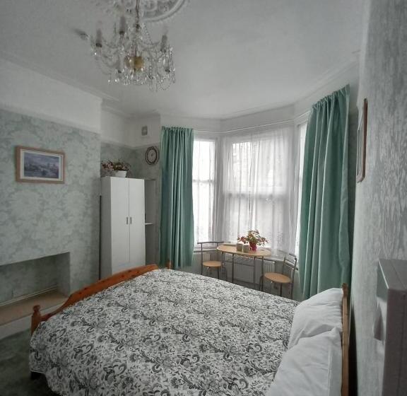 פנסיון Mari London Holiday Room