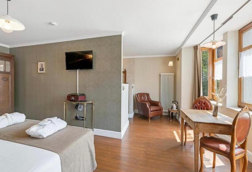 تختخواب و صبحانه Café René Borgloon