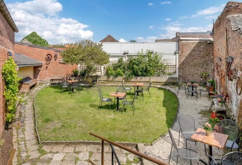 تختخواب و صبحانه Café René Borgloon