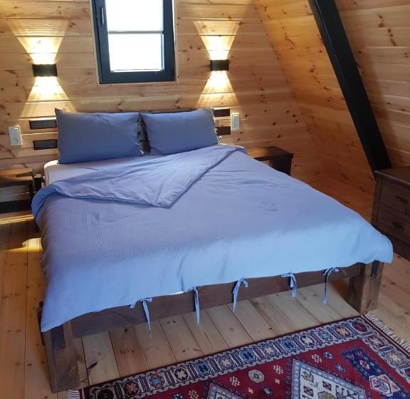 ベッドアンドブレックファースト Teona Kartepe Bungalov