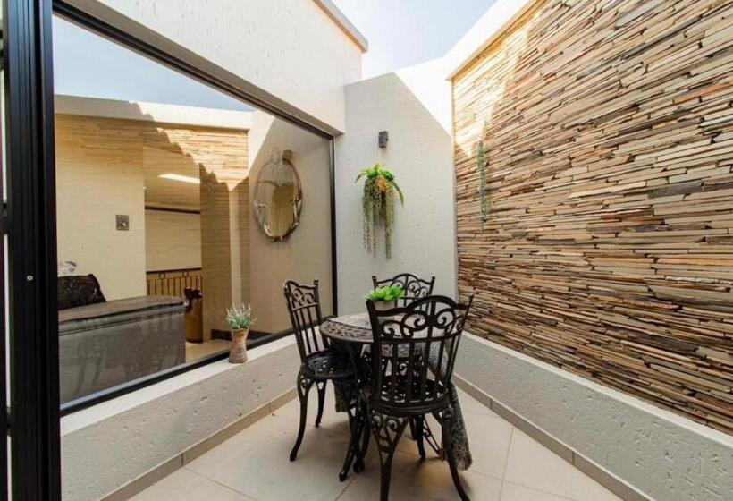 فنادق الكبسولة Laru Home