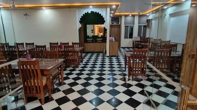 ホテル Paradise Palace & Restaurant, Udaipur
