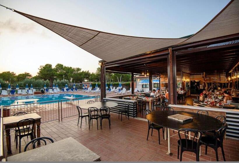 Isa Appartament Standard 4 Beds, Air Conditioning And Private Outdoor Area In Village With 6 Swimmin