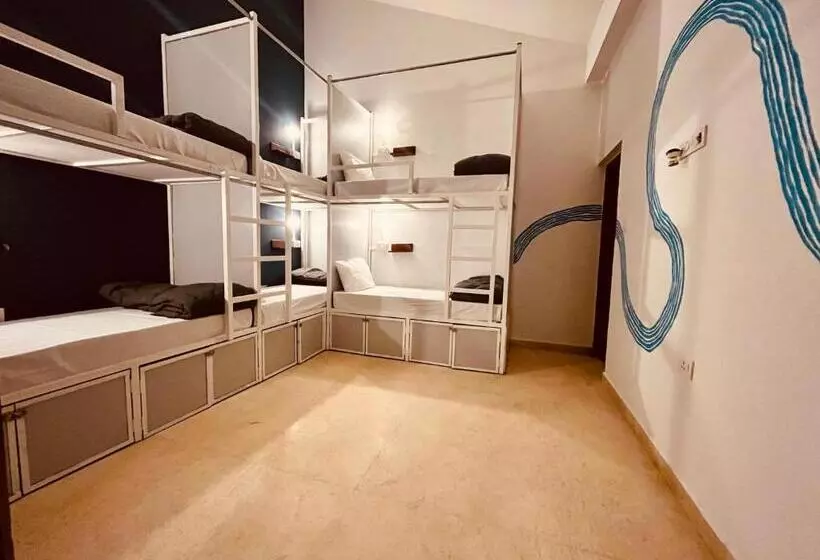 Retkeilymaja Madpackers Goa Anjuna   Bunks, Rooms, Community