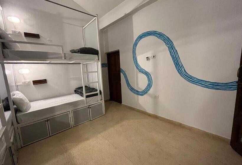 Schronisko Madpackers Goa Anjuna   Bunks, Rooms, Community