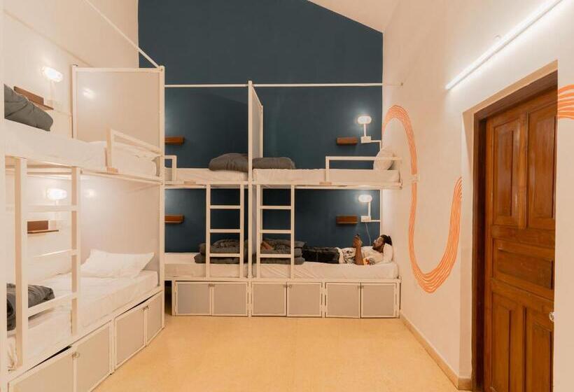 Schronisko Madpackers Goa Anjuna   Bunks, Rooms, Community
