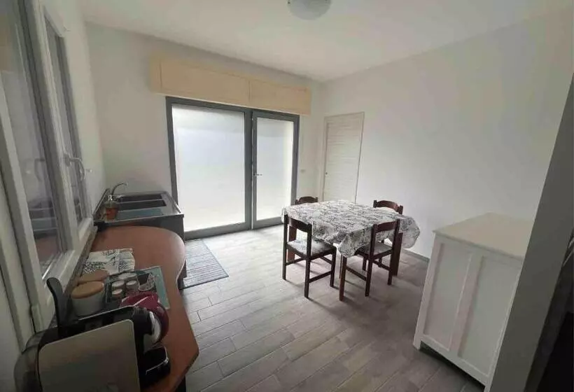 تختخواب و صبحانه A Casa Di Marzia