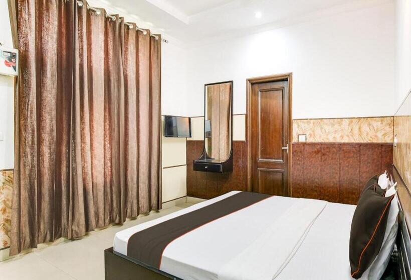 Collection O Hotel Radis Inn