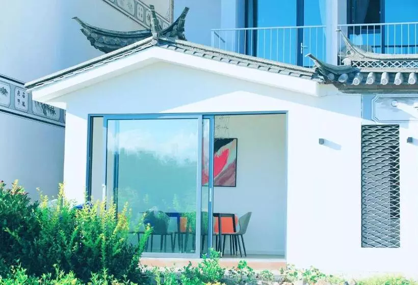 Hotelli Dali Fish Inn Sea View