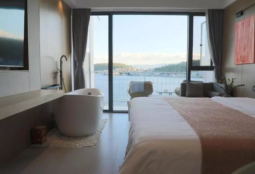 Hotelli Dali Fish Inn Sea View