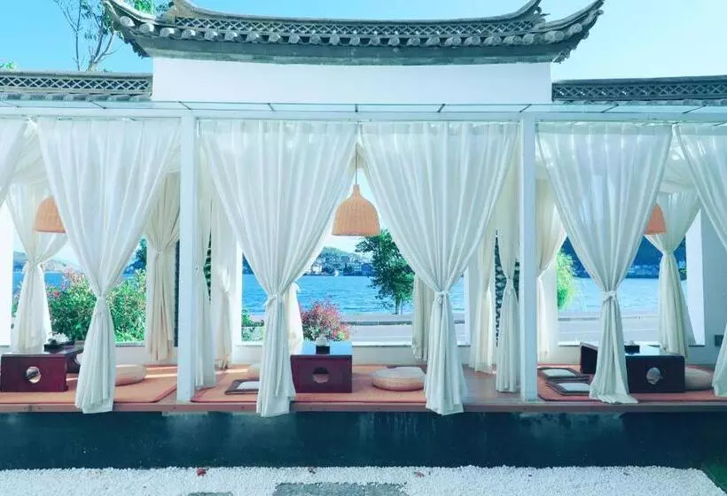 Hotelli Dali Fish Inn Sea View