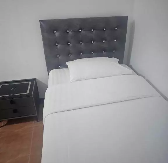 Hotelli Happy Beach Jomtien Guesthouse