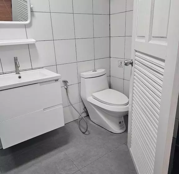 Hotelli Happy Beach Jomtien Guesthouse