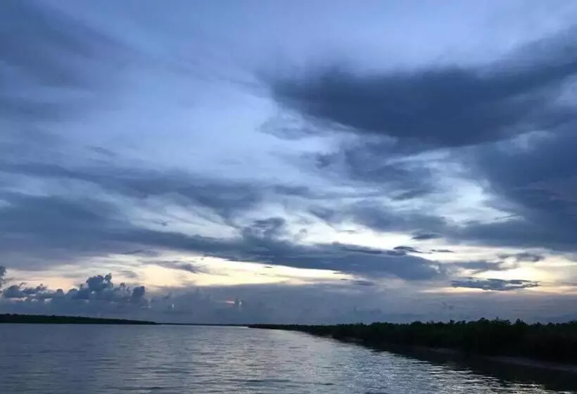 ホテル Kanikasundari Home Stay