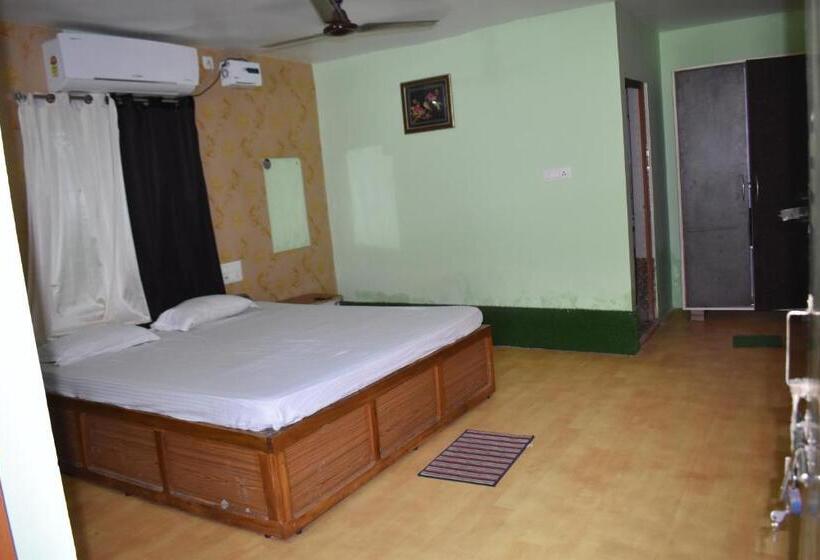 호텔 Kanikasundari Home Stay